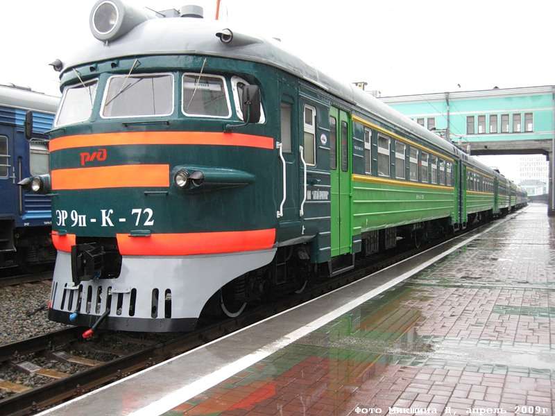 Электропоезд ЭР9П-К-72 на ст.Новосибирск.